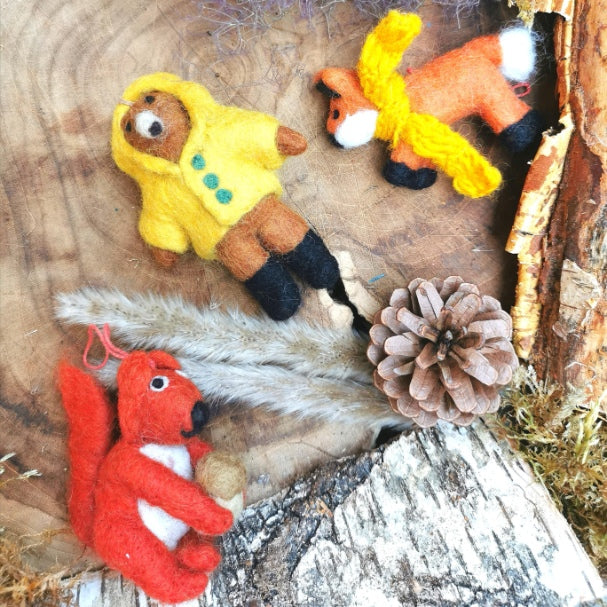 Handmade_Felt_Cosy_Fox_Winter_Bear_Woodland_Squirrel_Hanging_DecorationYqIzstJYhB5za